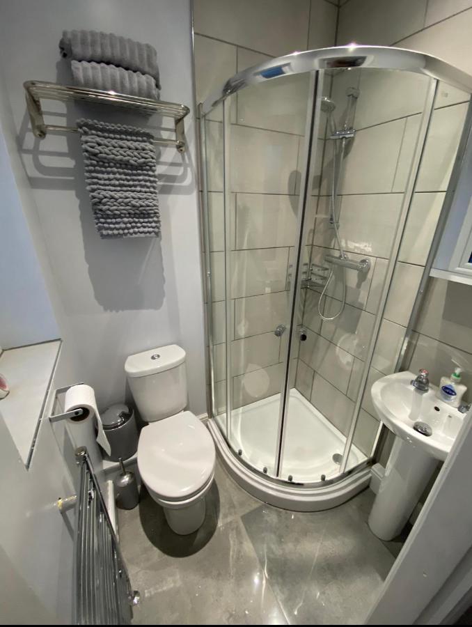 Private & Modern En-Suite Rooms Town Centre Self Check-In Barnsley Kültér fotó