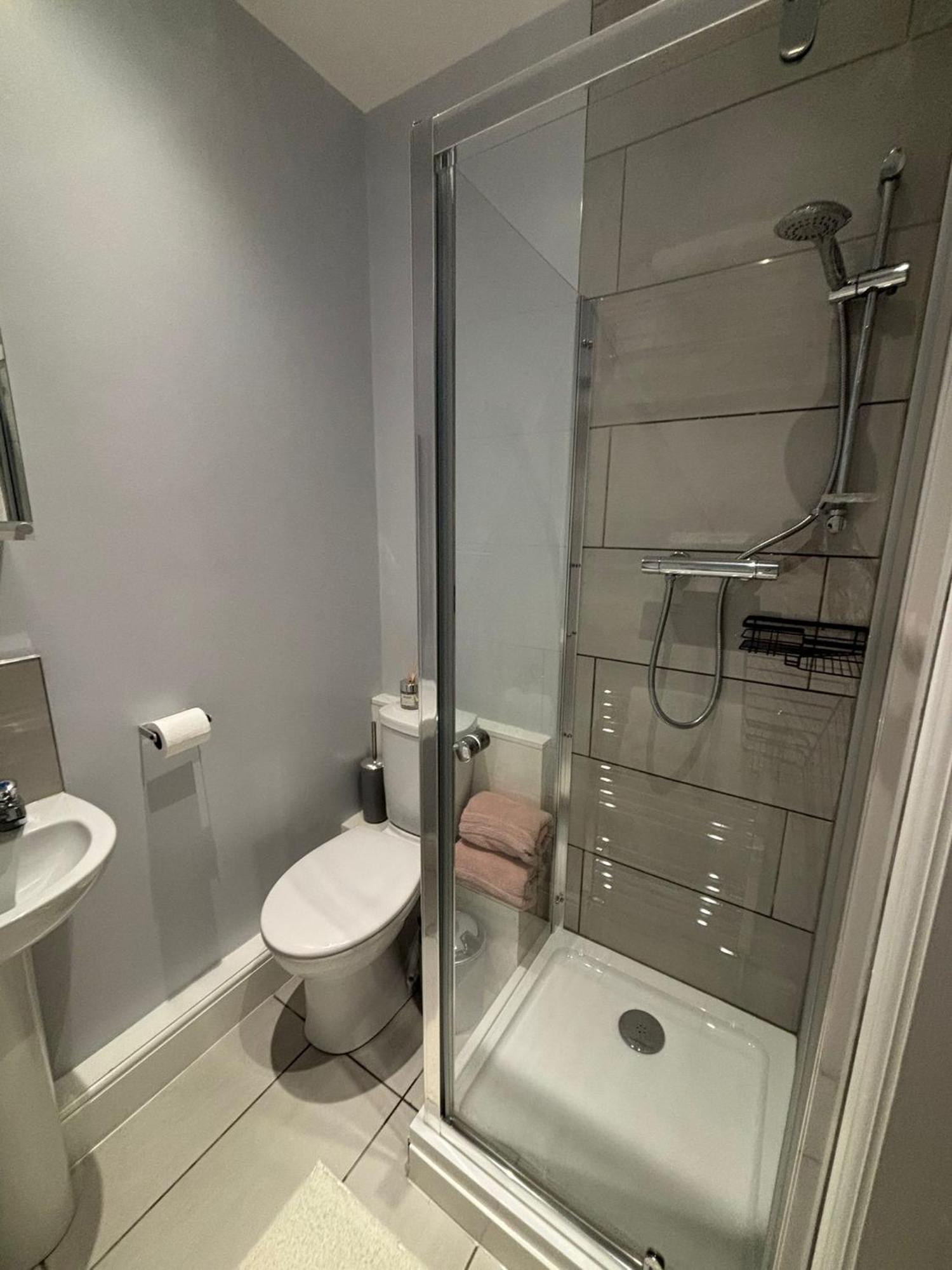 Private & Modern En-Suite Rooms Town Centre Self Check-In Barnsley Kültér fotó